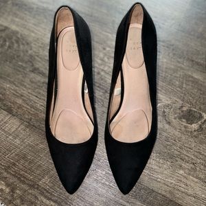 Pointed closed toe heels